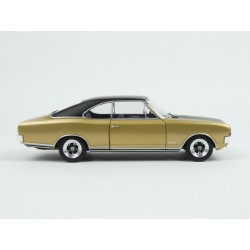 Opel Commodore A GS/E 1970 (Gold Met.) model 1:24 WhiteBox WB124105-O