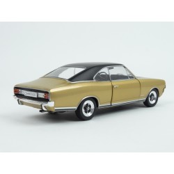 Opel Commodore A GS/E 1970 (Gold Met.) model 1:24 WhiteBox WB124105-O