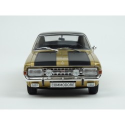 Opel Commodore A GS/E 1970 (Gold Met.) model 1:24 WhiteBox WB124105-O