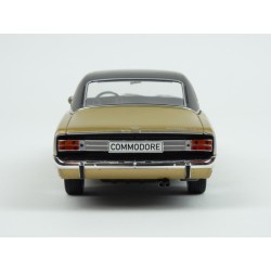 Opel Commodore A GS/E 1970 (Gold Met.) model 1:24 WhiteBox WB124105-O
