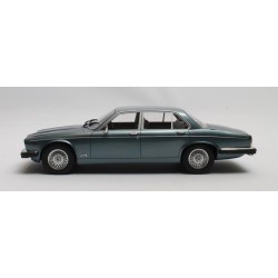 Jaguar XJ6 SIII Sovereign 1983 (Blue Met.), Cult Scale Models 1/18 scale