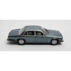 Jaguar XJ6 SIII Sovereign 1983 (Blue Met.), Cult Scale Models 1/18 scale
