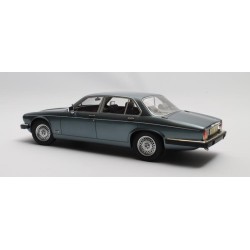 Jaguar XJ6 SIII Sovereign 1983 (Blue Met.), Cult Scale Models 1/18 scale