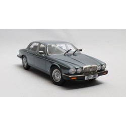 Jaguar XJ6 SIII Sovereign 1983 (Blue Met.), Cult Scale Models 1/18 scale