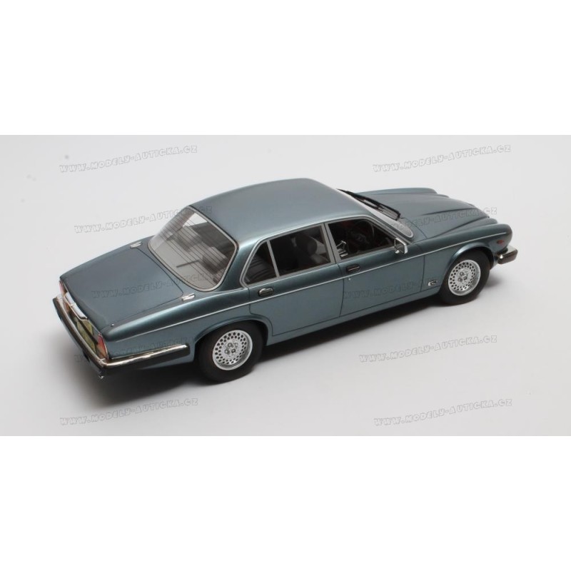 Jaguar XJ6 SIII Sovereign 1983 (Blue Met.), Cult Scale Models 1/18