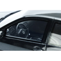 Volkswagen Golf IV R32 2003 model 1:18 OttO mobile OT964