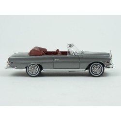 Mercedes Benz (W111) 280 SE Cabriolet 1969 model 1:43 IXO Models CLC457N.22