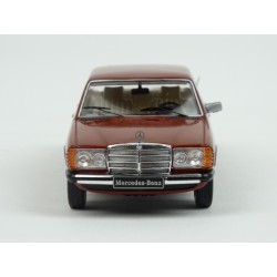 Mercedes Benz (W123) 240 D 1976 model 1:43 IXO Models CLC443N.22