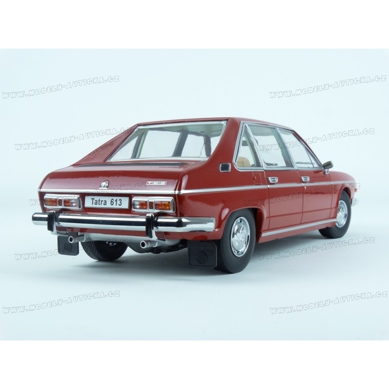 トリプル9 1/18 タトラ 613 1979 (レッド) Tatra 613, 1:18 Triple 9